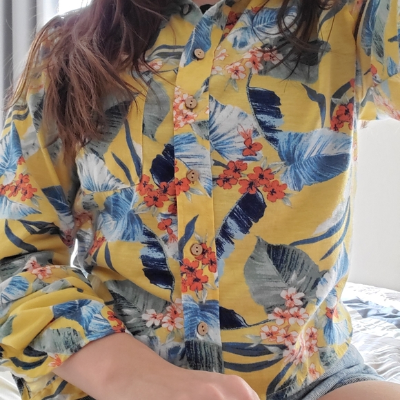 Flowery Shirt . - Picture 2 of 5